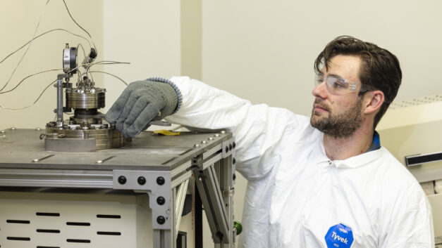 Technicians perform laboratory work in Lab 26 of Building 4505 at Oak Ridge National Laboratory.