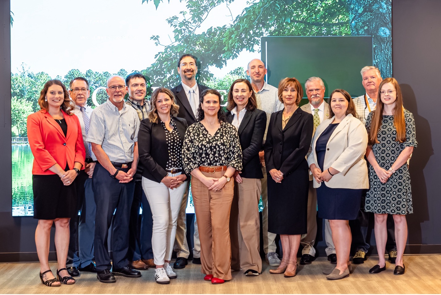 ORNL and Rutherford Energy Ventures leaders pose for a group photo.