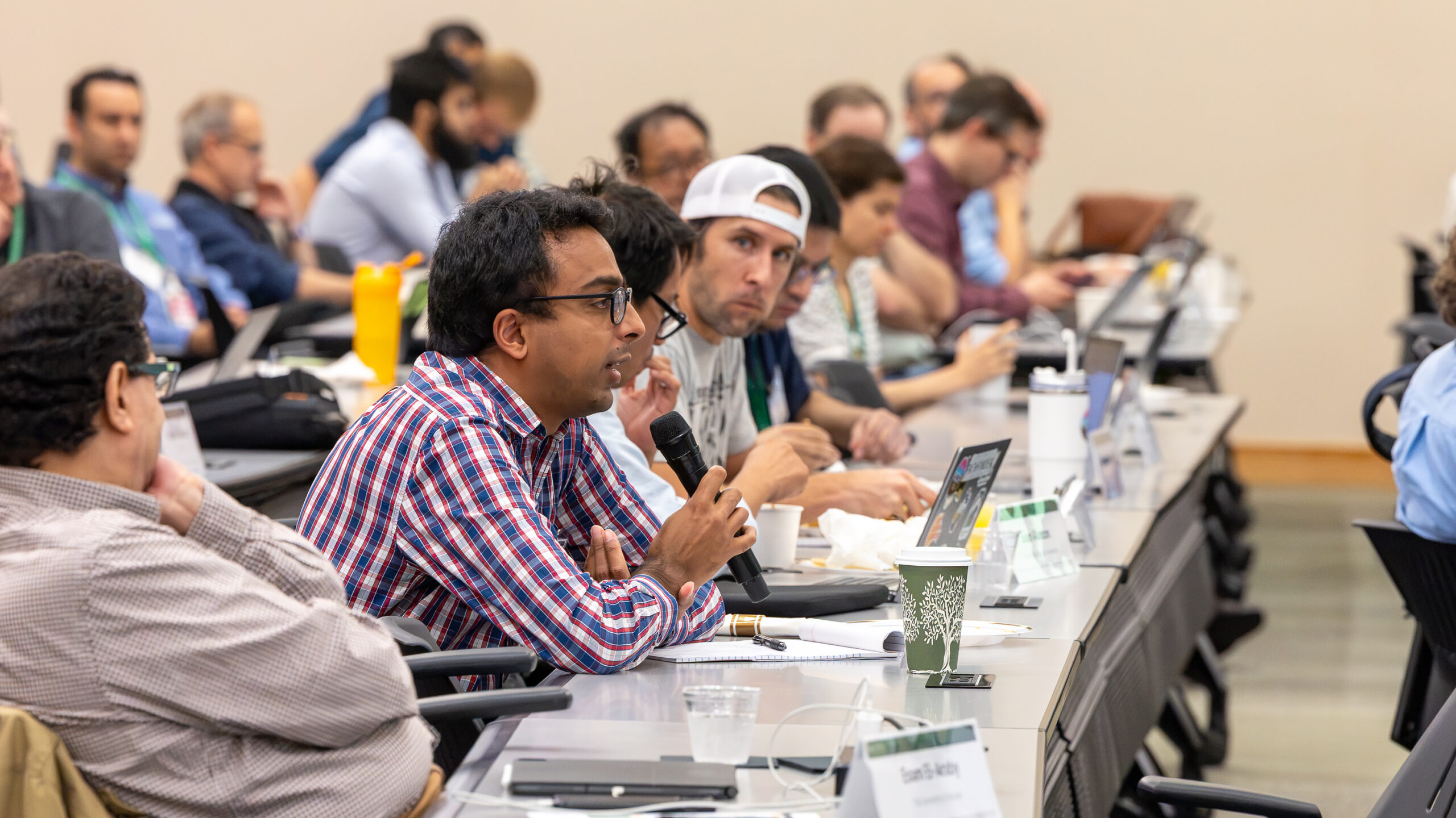 A QCUF attendee asks a question during a technical session.